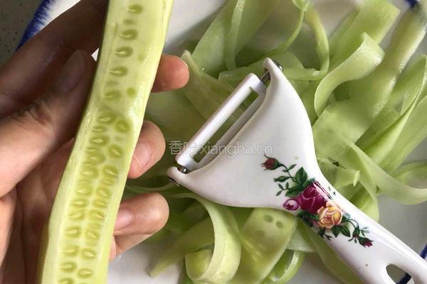 酸甜黄瓜丝的做法图解3