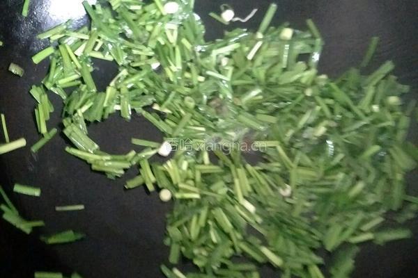 韭菜炒虾皮的做法图解1