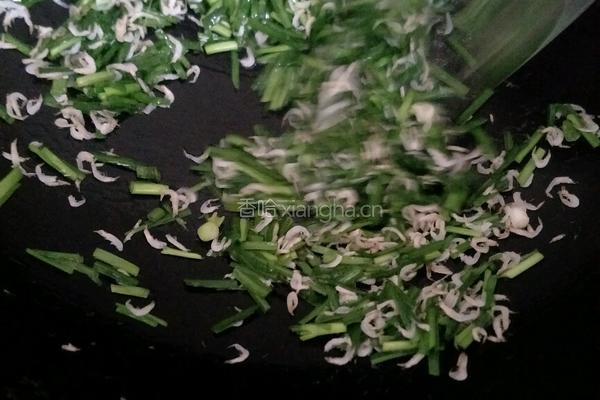 韭菜炒虾皮的做法图解2