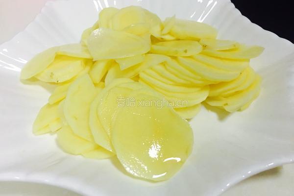 家常辣炒土豆片的做法图解1
