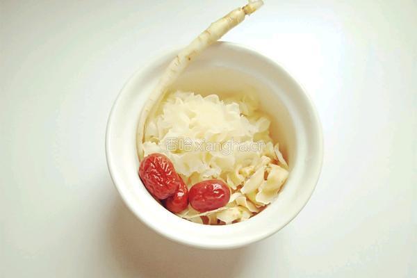 人参银耳莲子羹 增强免疫力还清热 的做法图解4