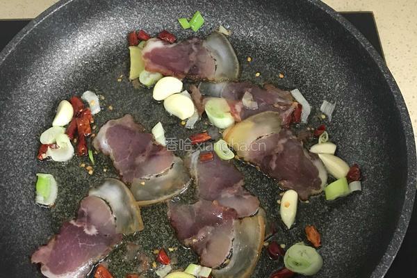 干煸腊肉菜花 的做法图解6