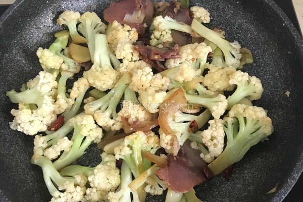 干煸腊肉菜花 的做法图解9