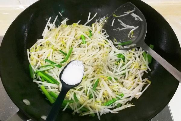 韭苔炒绿豆芽的做法图解5