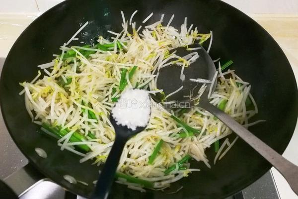 韭苔炒绿豆芽的做法图解6