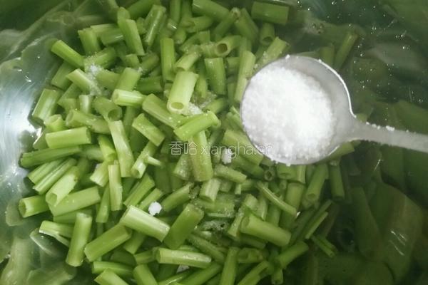 开胃辣丁菜梗的做法图解3