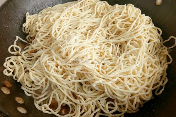 排骨豆角焖面的做法图解7