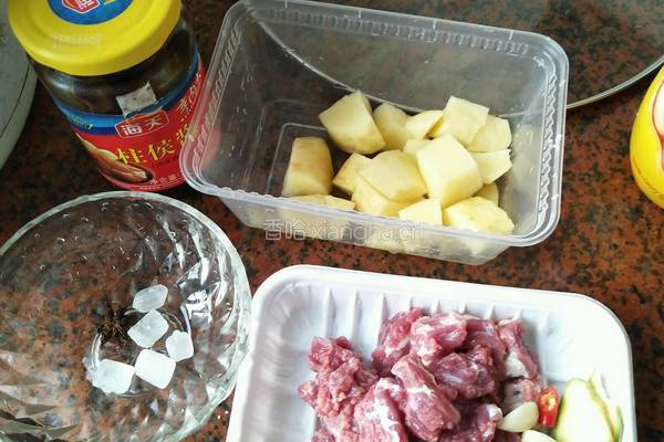 红烧牛肉炖土豆的做法图解1