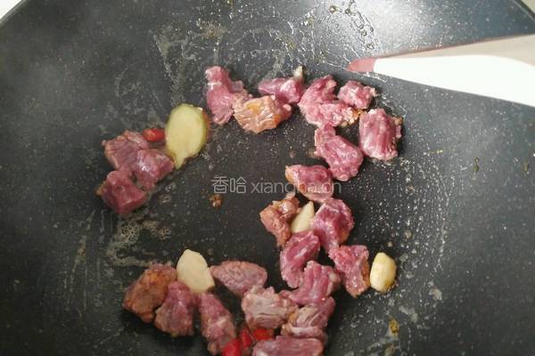 红烧牛肉炖土豆的做法图解3