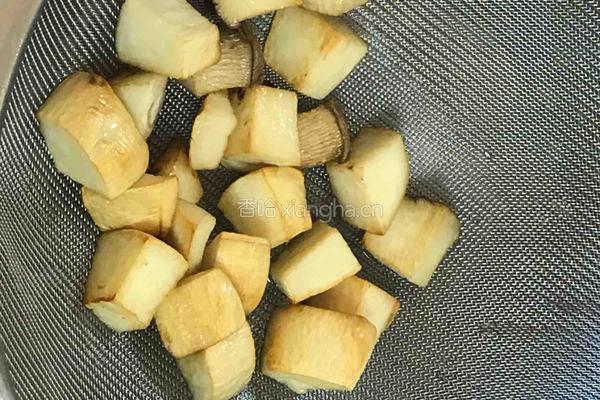 烧汁蘑菇炒牛肉粒的做法图解3
