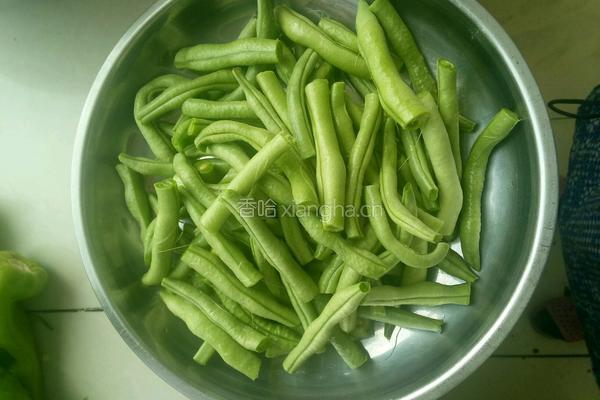 凉拌豆角的做法图解2