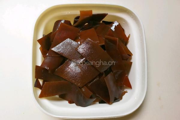 淡菜蛹虫草海带骨头汤的做法图解2