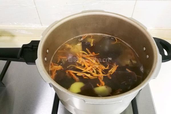 淡菜蛹虫草海带骨头汤的做法图解9