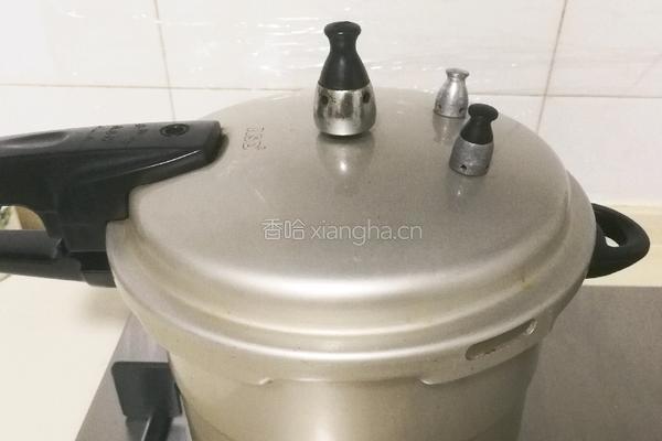 淡菜蛹虫草海带骨头汤的做法图解10
