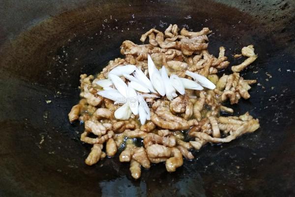 青椒胡萝卜炒肉丝的做法图解9