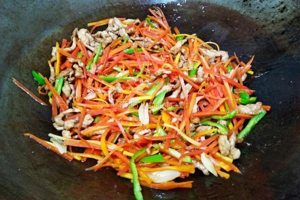 青椒胡萝卜炒肉丝的做法图解14