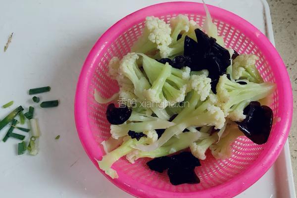 花菜炒黑木耳的做法图解5