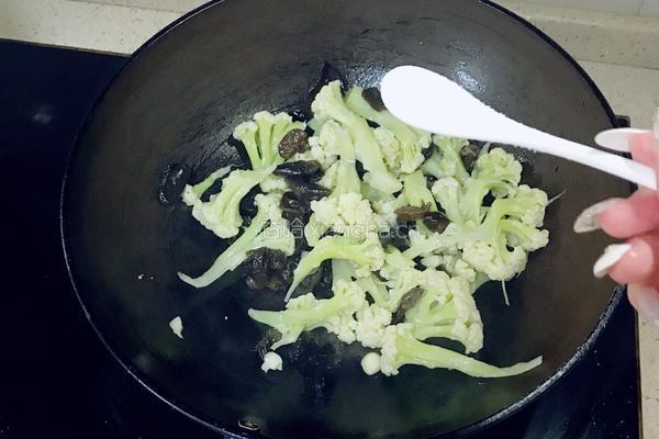 花菜炒黑木耳的做法图解6