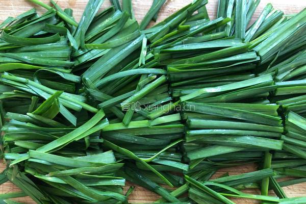 下饭菜—红椒炒韭菜的做法图解3