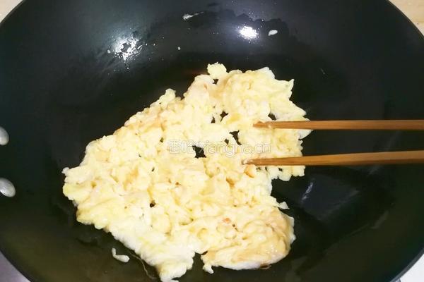 清香芦蒿炒蛋的做法图解3