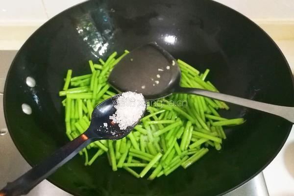 清香芦蒿炒蛋的做法图解5