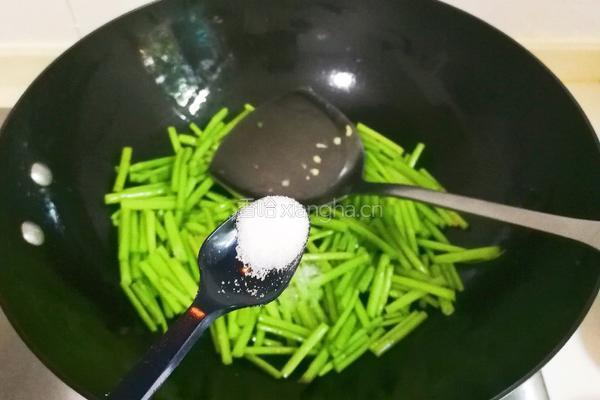 清香芦蒿炒蛋的做法图解6