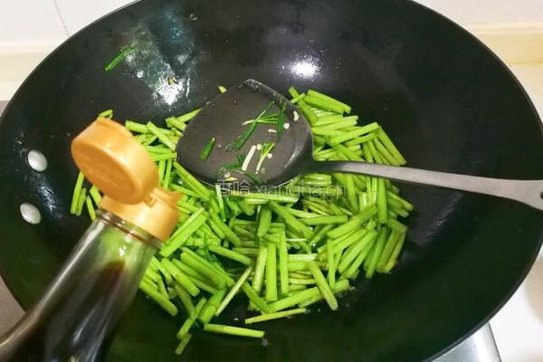 清香芦蒿炒蛋的做法图解7