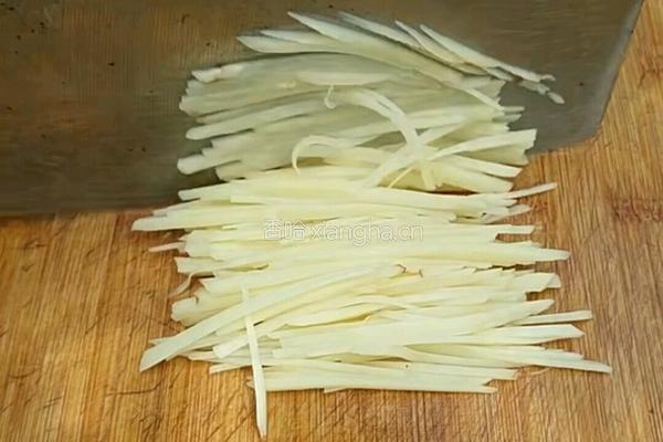 凉拌土豆丝的做法图解1
