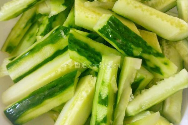刀拍蒜蓉黄瓜的做法图解3