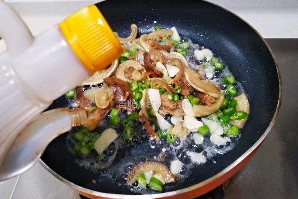 油渣炒泡豇豆的做法图解7