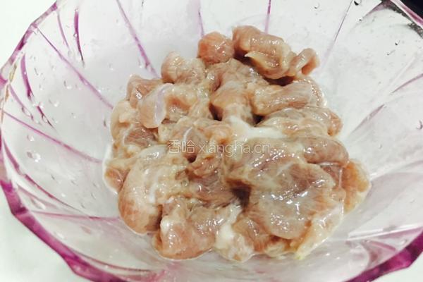 蘑菇烧肉的做法图解1