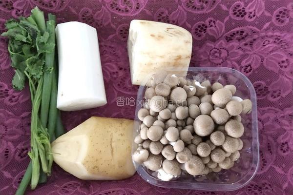 蟹味菇杂蔬汤的做法图解2