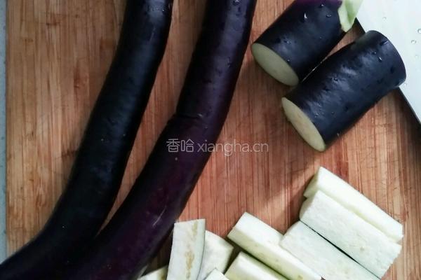 蒜蓉烧茄子的做法图解1