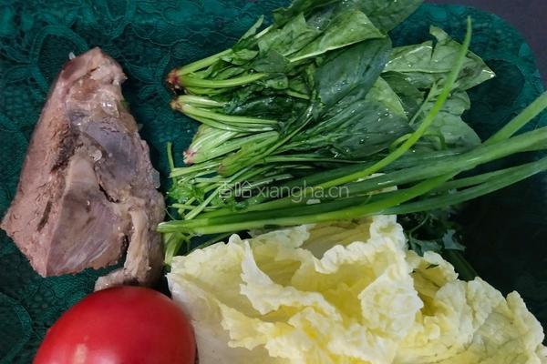 牛肉骨汤面的做法图解2