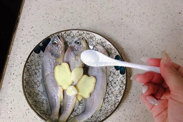 清蒸小黄鱼的做法图解2