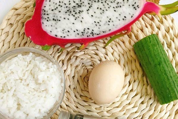 火龙果炒饭的做法图解1
