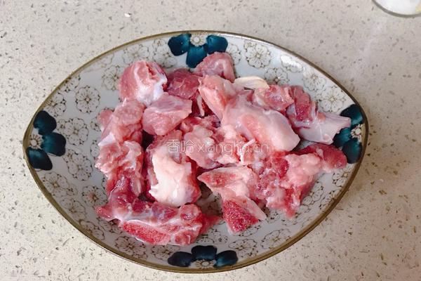 酱油蒸排骨的做法图解1
