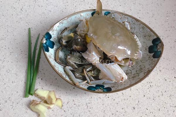 哥俩好（大闸蟹和小蝤蠓）的做法图解1