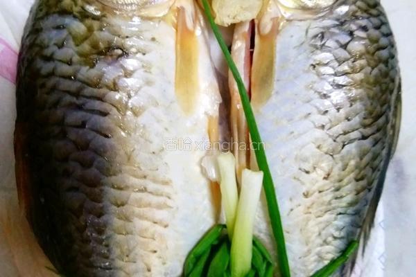 鲫鱼豆腐汤的做法图解1