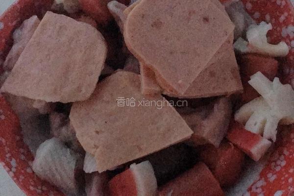 丸子炒泡面的做法图解1