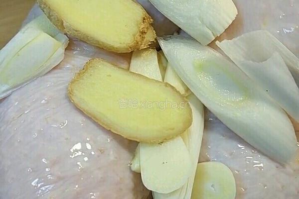 电饭煲焖鸡腿的做法图解2