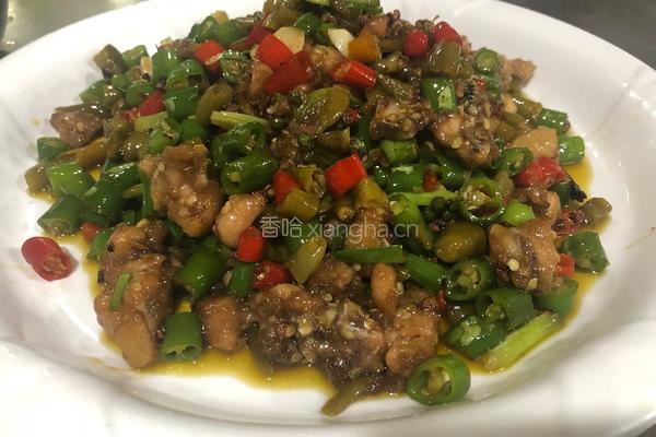家常菜之尖椒鸡丁，勾起你的味蕾。