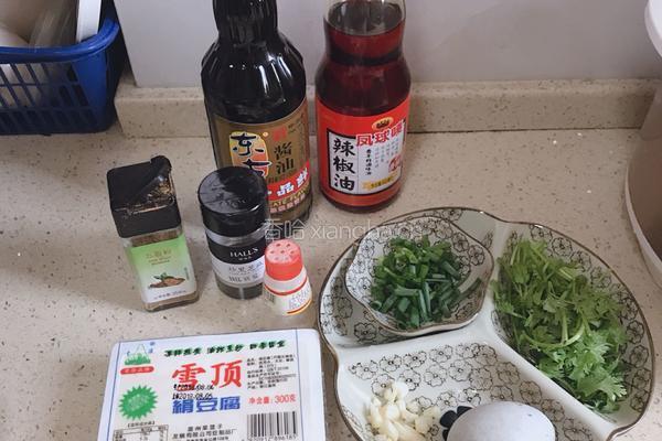 皮蛋豆腐的做法图解1