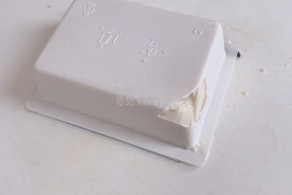 皮蛋豆腐的做法图解2