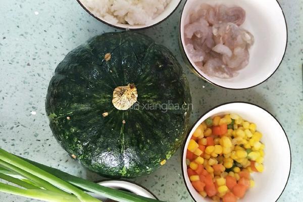 海鲜炒饭南瓜盅的做法图解1