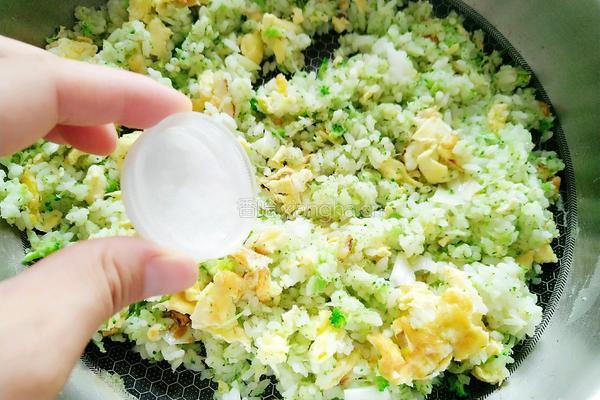 西兰花蛋炒饭的做法图解10