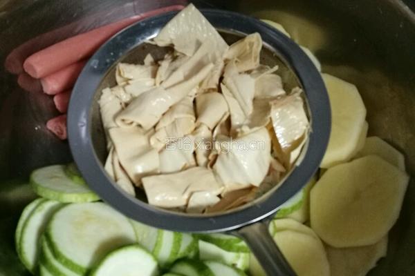 街头炸串串的做法图解1