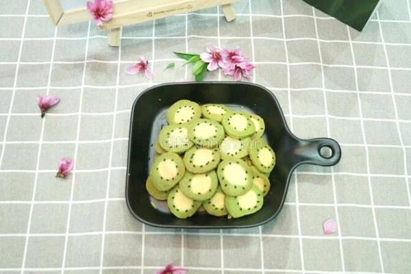 青汁猕猴桃饼干的做法图解1