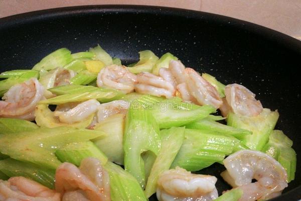 百合西芹虾仁的做法图解5