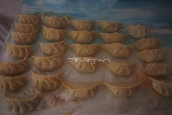 胡萝卜玉米饺子的做法图解5
